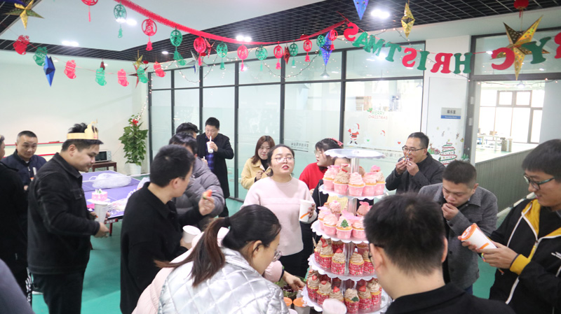 繽紛平安夜，歡樂圣誕節(jié) | 寶開舉辦第四季度員工集體生日會