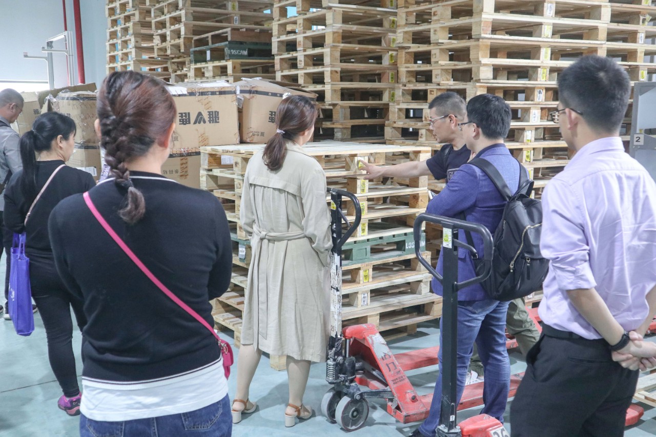 項(xiàng)目現(xiàn)場快訊 | 雅鹿智慧物流中心迎業(yè)內(nèi)眾嘉賓參觀