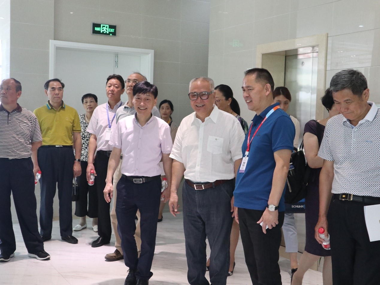 新聞 | 無(wú)錫市原政協(xié)領(lǐng)導(dǎo)、吳涇鎮(zhèn)黨委領(lǐng)導(dǎo)一行蒞臨寶開參觀考察